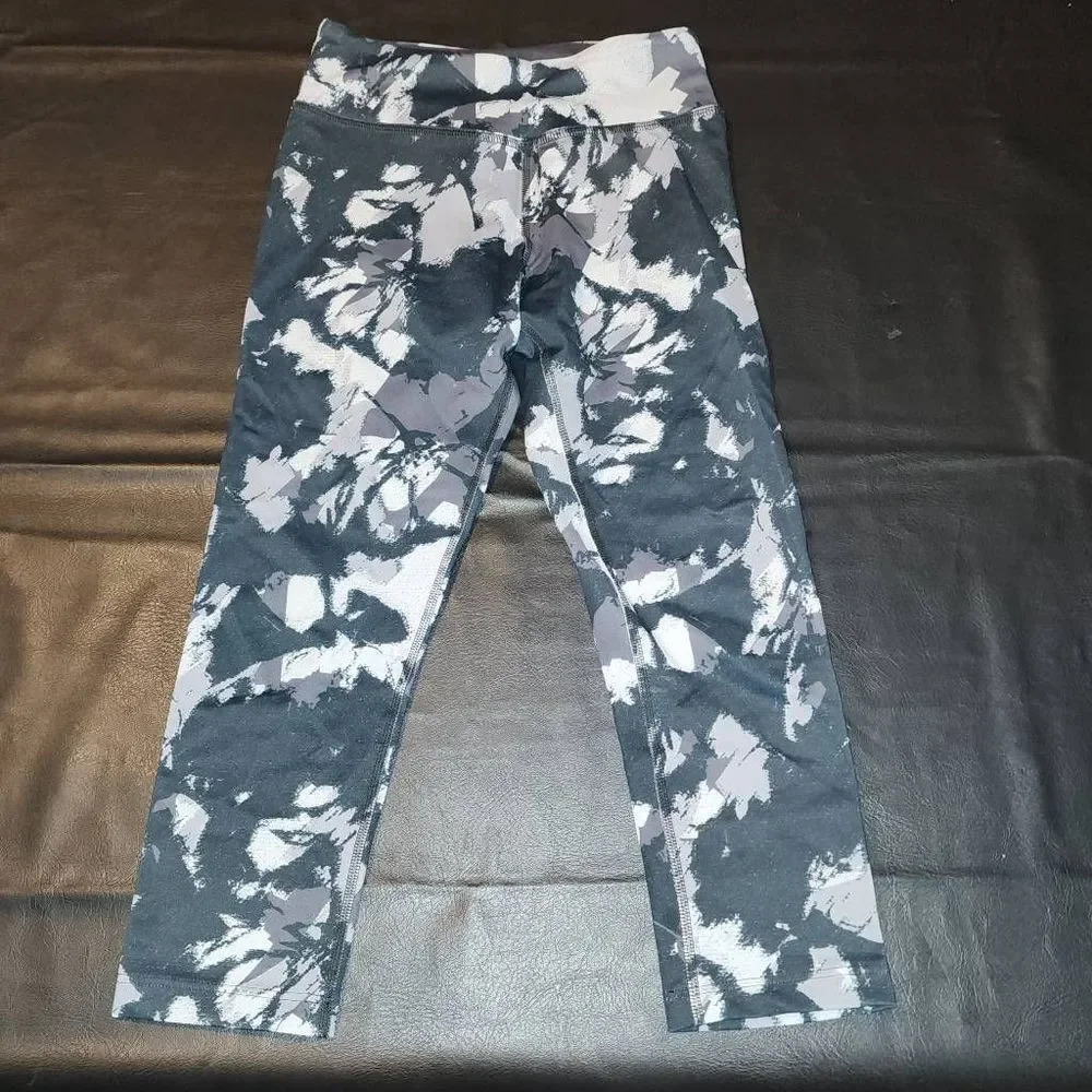 Beyond Yoga Womens Black Gray Splatter Capri Leggings XS